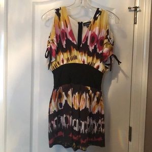 Bebe Multicolor Print Cold Shoulder V-neck Short Sleeve Boho Romper